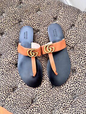 GUCCI GG Marmont Thong Sandals in Cognac